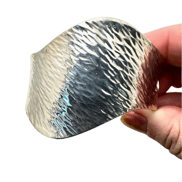 Sterling Silver Wide Hammered Design Wide Cuff Bracelet 30 Grams Adjustable Size - Picture 1 of 2